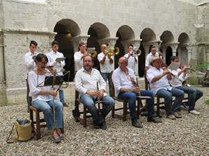Festa Major de Sant Daniel 2017 - Audici&oacute; i ballada de la Sardana de les monges al claustre del Monestir de Sant Daniel