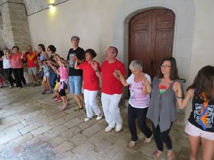 Festa Major de Sant Daniel 2017 - Audici&oacute; i ballada de la Sardana de les monges al claustre del Monestir de Sant Daniel