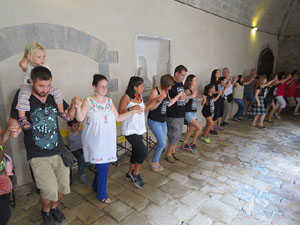 Festa Major de Sant Daniel 2017 - Audici&oacute; i ballada de la Sardana de les monges al claustre del Monestir de Sant Daniel