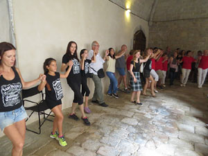 Festa Major de Sant Daniel 2017 - Audici&oacute; i ballada de la Sardana de les monges al claustre del Monestir de Sant Daniel