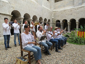 Festa Major de Sant Daniel 2017 - Audici&oacute; i ballada de la Sardana de les monges al claustre del Monestir de Sant Daniel