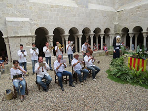 Festa Major de Sant Daniel 2017 - Audici&oacute; i ballada de la Sardana de les monges al claustre del Monestir de Sant Daniel