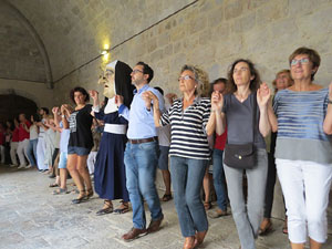 Festa Major de Sant Daniel 2017 - Audici&oacute; i ballada de la Sardana de les monges al claustre del Monestir de Sant Daniel
