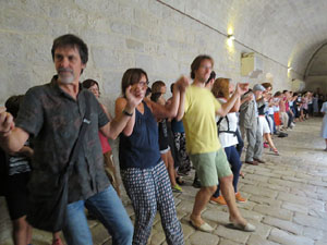 Festa Major de Sant Daniel 2017 - Audici&oacute; i ballada de la Sardana de les monges al claustre del Monestir de Sant Daniel
