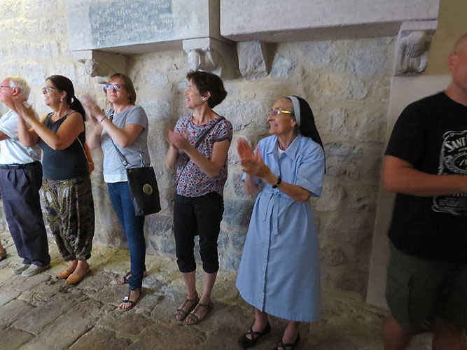 Festa Major de Sant Daniel 2017 - Audici&oacute; i ballada de la Sardana de les monges al claustre del Monestir de Sant Daniel
