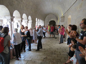 Festa Major de Sant Daniel 2017 - Audici&oacute; i ballada de la Sardana de les monges al claustre del Monestir de Sant Daniel