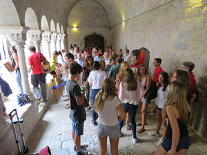 Festa Major de Sant Daniel 2017 - Audici&oacute; i ballada de la Sardana de les monges al claustre del Monestir de Sant Daniel