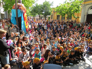 Festes de Primavera de Girona 2017. Cercavila de mulasses amb la Mula Baba i l'Ase de Bessan