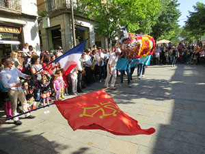 Festes de Primavera de Girona 2017. Cercavila de mulasses amb la Mula Baba i l'Ase de Bessan