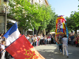 Festes de Primavera de Girona 2017. Cercavila de mulasses amb la Mula Baba i l'Ase de Bessan