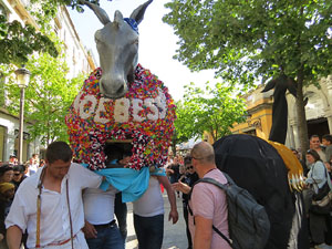 Festes de Primavera de Girona 2017. Cercavila de mulasses amb la Mula Baba i l'Ase de Bessan