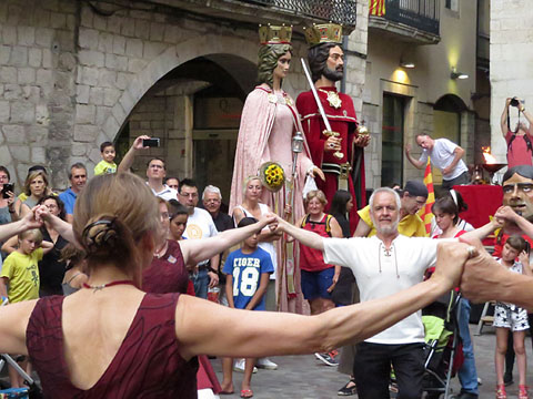 Sardanes a la pla&ccedil;a del Vi