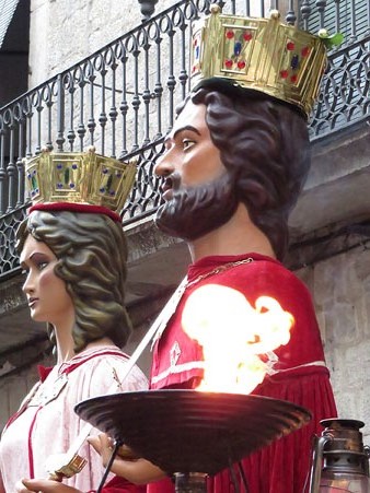 Els Gegants de Girona amb la Flama del Canig&oacute;