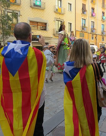 Arribada dels gegants a la pla&ccedil;a del Vi