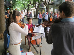 M&uacute;sica a la Rambla de la Llibertat de Girona