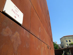 La pla&ccedil;a del Pallol. Hist&ograve;ria i reportatge fotogr&agrave;fic de l'indret del Barri Vell de Girona