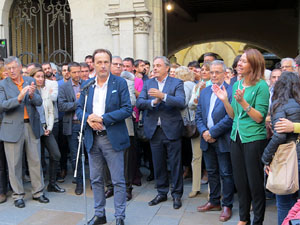 Concentraci&oacute; a la pla&ccedil;a del Vi de recolzament a l'alcaldessa Marta Madrenas, cridada a declarar per haver signat un decret a favor del refer&egrave;ndum 