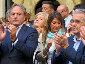 Concentraci&oacute; a la pla&ccedil;a del Vi de recolzament a l'alcaldessa Marta Madrenas, cridada a declarar per haver signat un decret a favor del refer&egrave;ndum 