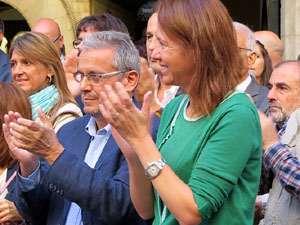 Concentraci&oacute; a la pla&ccedil;a del Vi de recolzament a l'alcaldessa Marta Madrenas, cridada a declarar per haver signat un decret a favor del refer&egrave;ndum 