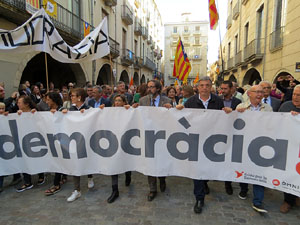 Marxa d'acompanyament a l'alcaldessa Marta Madrenas, cridada a declarar per haver signat un decret a favor del refer&egrave;ndum 