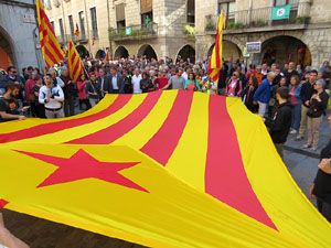 Marxa d'acompanyament a l'alcaldessa Marta Madrenas, cridada a declarar per haver signat un decret a favor del refer&egrave;ndum 