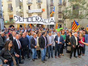 Marxa d'acompanyament a l'alcaldessa Marta Madrenas, cridada a declarar per haver signat un decret a favor del refer&egrave;ndum 