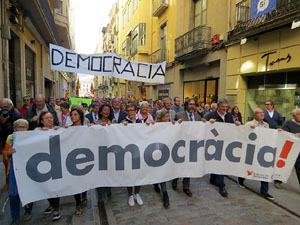 Marxa d'acompanyament a l'alcaldessa Marta Madrenas, cridada a declarar per haver signat un decret a favor del refer&egrave;ndum 