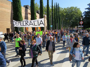 Marxa d'acompanyament a l'alcaldessa Marta Madrenas, cridada a declarar per haver signat un decret a favor del refer&egrave;ndum 