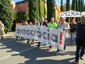 Marxa d'acompanyament a l'alcaldessa Marta Madrenas, cridada a declarar per haver signat un decret a favor del refer&egrave;ndum 