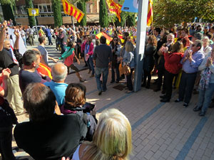 Marxa d'acompanyament a l'alcaldessa Marta Madrenas, cridada a declarar per haver signat un decret a favor del refer&egrave;ndum 