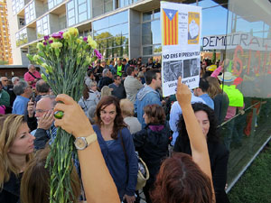 Arribada i sortida de l'alcaldessa Marta Madrenas del Palau de Just&iacute;cia