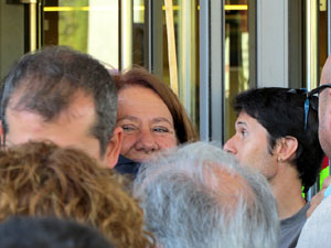 Arribada i sortida de l'alcaldessa Marta Madrenas del Palau de Just&iacute;cia