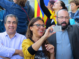 Arribada i sortida de l'alcaldessa Marta Madrenas del Palau de Just&iacute;cia
