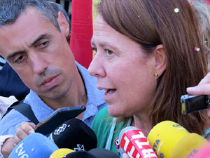 Arribada i sortida de l'alcaldessa Marta Madrenas del Palau de Just&iacute;cia