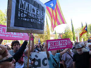 Arribada i sortida de l'alcaldessa Marta Madrenas del Palau de Just&iacute;cia
