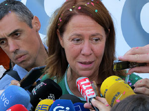 Arribada i sortida de l'alcaldessa Marta Madrenas del Palau de Just&iacute;cia