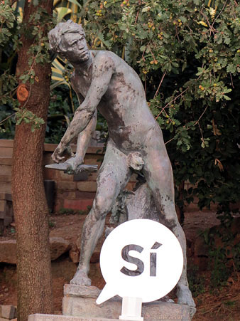 Monument 'Contra l'invasor' al Jard&iacute; de la Inf&agrave;ncia
