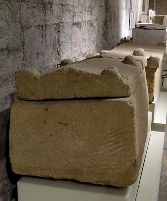 Sarc&ograve;fags cristians, pedra sorrenca, segle V-VII dC. Necr&ograve;polis romanocristiana de Santa Susanna del Mercadal