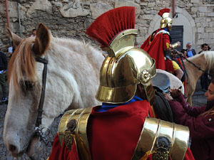 Setmana Santa 2017 a Girona. Sortida dels Manaies per lliurar el Pen&oacute;