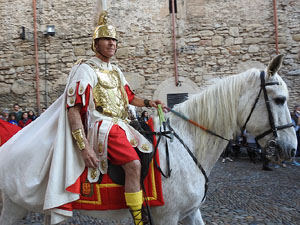 Setmana Santa 2017 a Girona. Sortida dels Manaies per lliurar el Pen&oacute;