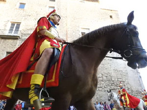 Setmana Santa 2017 a Girona. Sortida dels Manaies per lliurar el Pen&oacute;