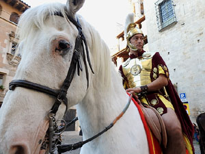 Setmana Santa 2017 a Girona. Sortida dels Manaies per lliurar el Pen&oacute;