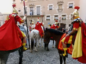 Setmana Santa 2017 a Girona. Sortida dels Manaies per lliurar el Pen&oacute;