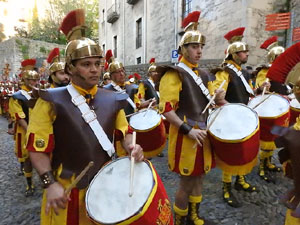Setmana Santa 2017 a Girona. Sortida dels Manaies per lliurar el Pen&oacute;