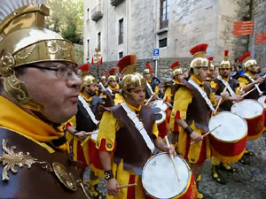 Setmana Santa 2017 a Girona. Sortida dels Manaies per lliurar el Pen&oacute;