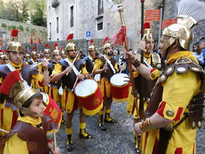 Setmana Santa 2017 a Girona. Sortida dels Manaies per lliurar el Pen&oacute;