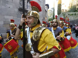 Setmana Santa 2017 a Girona. Sortida dels Manaies per lliurar el Pen&oacute;