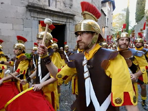 Setmana Santa 2017 a Girona. Sortida dels Manaies per lliurar el Pen&oacute;