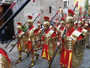 Setmana Santa 2017 a Girona. Sortida dels Manaies per lliurar el Pen&oacute;