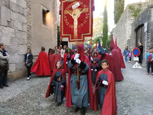 Setmana Santa 2017 a Girona. Sortida dels Manaies per lliurar el Pen&oacute;